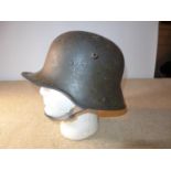 A MI6 WWI GERMAN COMBAT HELMET WITH BLACK LEATHER LINING