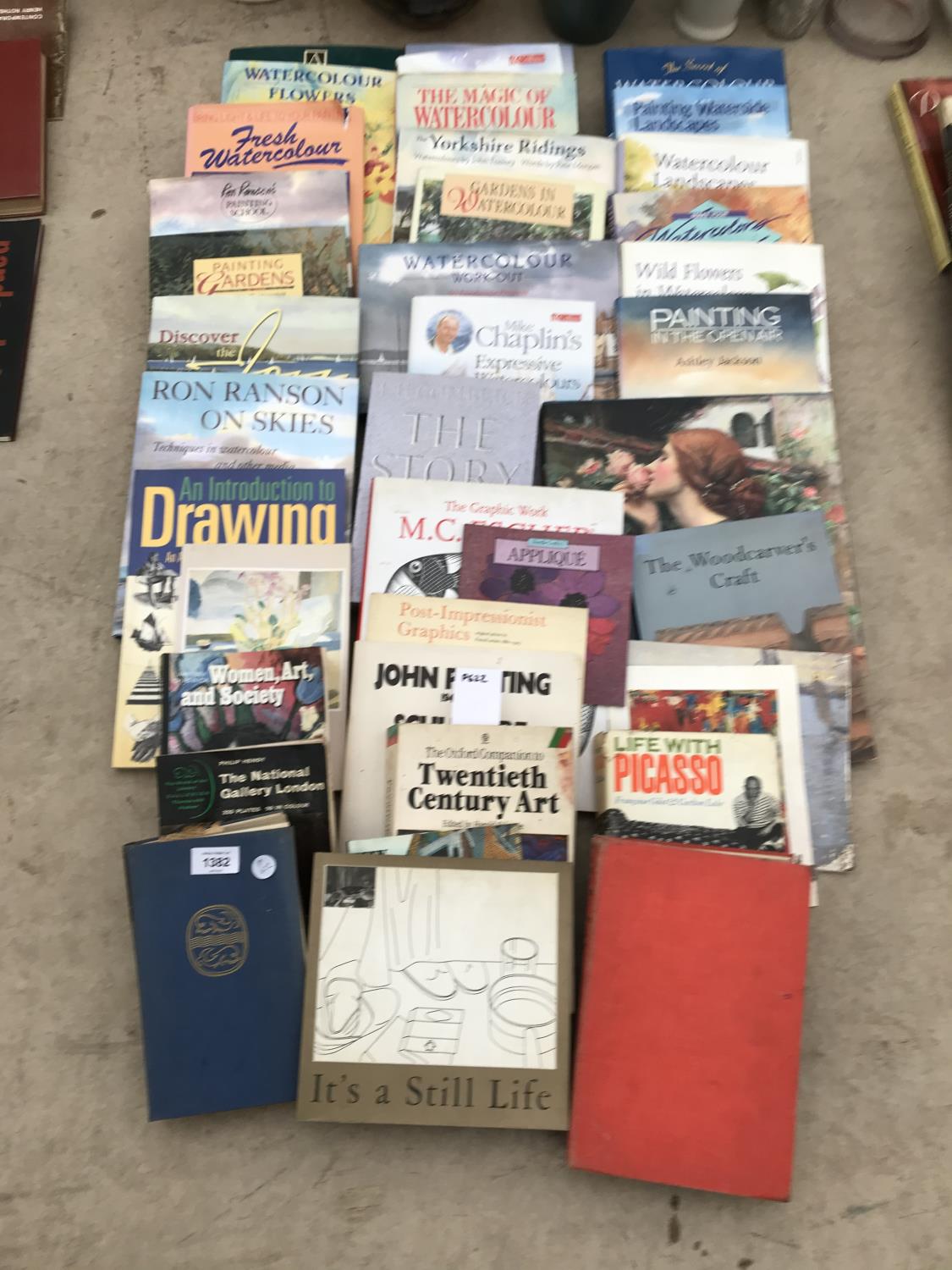 A LARGE ASSORTMENT OF PAINTING AND ART BOOKS