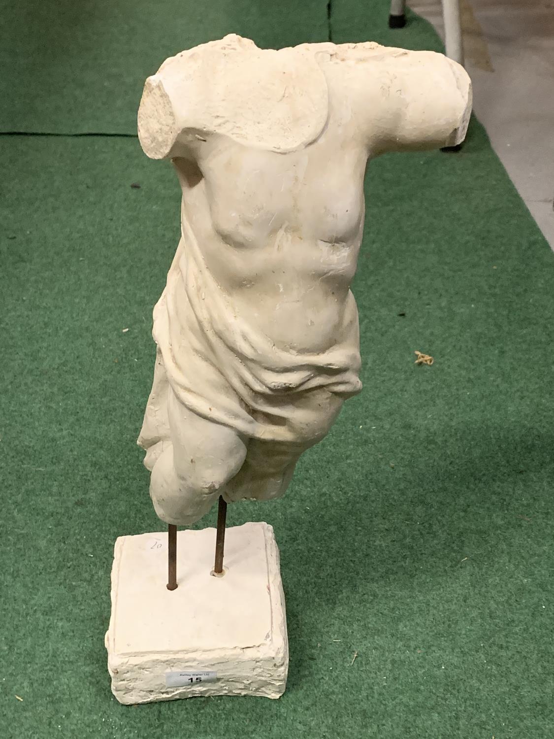 A PLASTER MODEL OF A MALE TORSO (HEIGHT APPROXIMATELY 52CM)