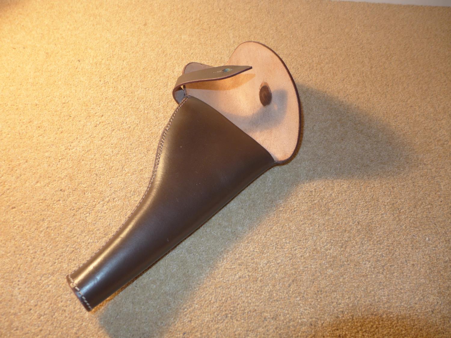 A MODERN LEATHER HOLSTER FOR A WEBLEY MKV1 PISTOL - Image 3 of 3