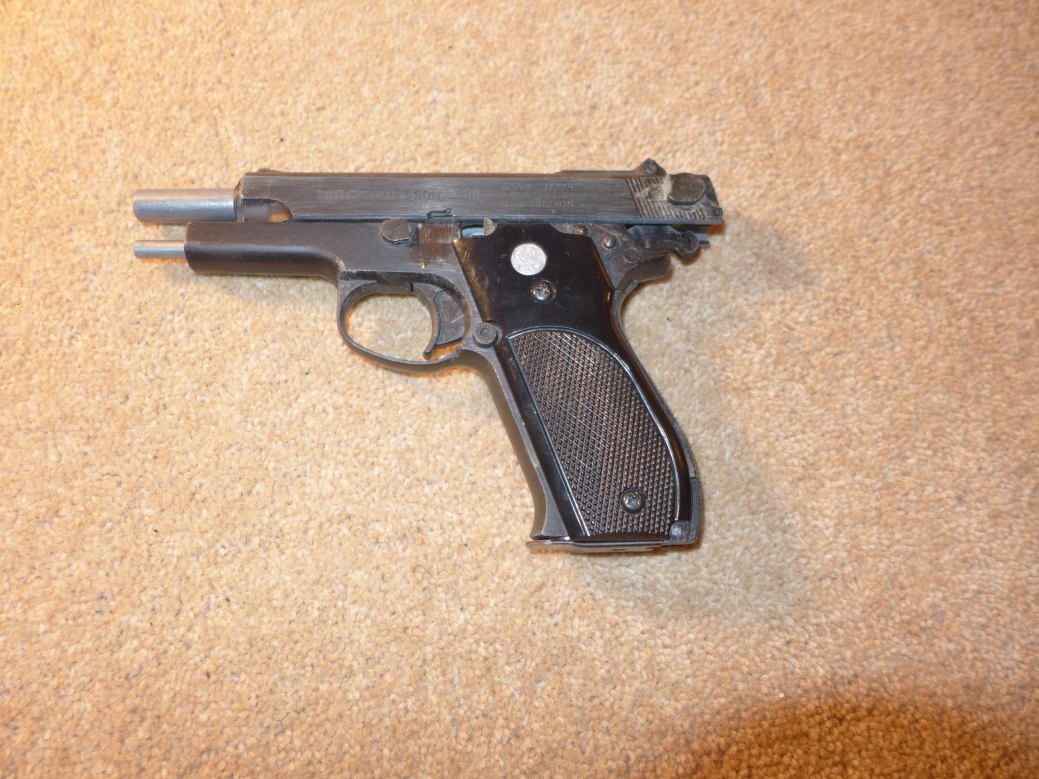 A BLANK FIRING SMITH AND WESSON 9MM PISTOL A/F - Image 3 of 5