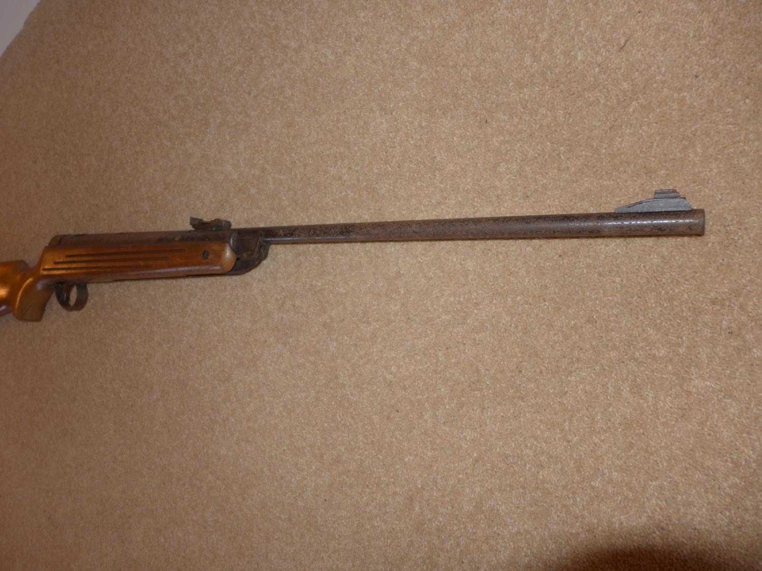 A B.S.A. METEOR .22 CALIBRE AIR RIFLE, 45.5CM BARREL (RUSTED) - Image 4 of 4