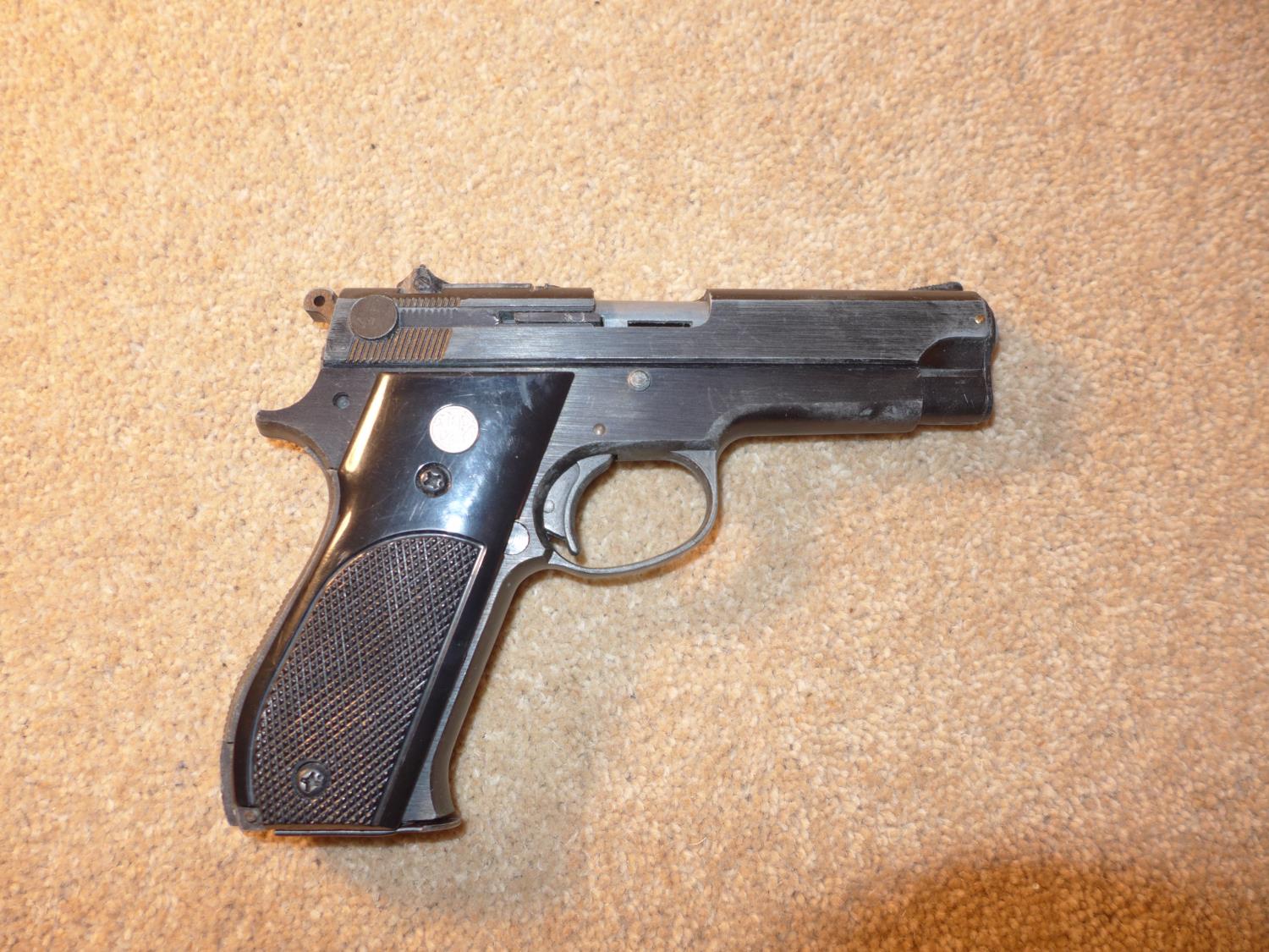 A BLANK FIRING SMITH AND WESSON 9MM PISTOL A/F - Image 2 of 5