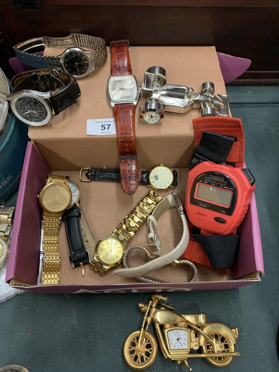 AN ASSORTMENT OF WRISTWATCHES AND VARIOUS WATCH PARTS - Image 2 of 3