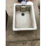 A WHITE BELFAST SINK (60CM X 45CM X 25CM)