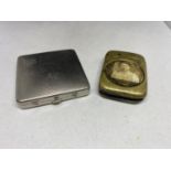 TWO VINTAGE ITEMS TO INCLUDE A COMPACT AND A VESTA CASE