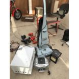 VARIOUS ELECTRICAL ITEMS TO INCLUDE A MICROWAVE, ELECTROLUX HOOVER AND CD PLAYER ETC IN WORKING