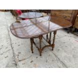 AN EARLY 20TH CENTURY OAK GATE LEG DINING TABLE ON BARLEY TWIST SUPPORTS