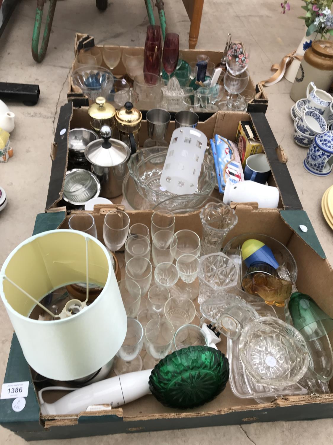 AN ASSORTMENT OF GLASS WARE TO INCLUDE WINE GLASSES AND TWO COFFEE MAKERS ETC