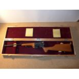 A NON FIRING COPY MAUSER C96 CARBINE, LENGTH 89CM, TOGETHER WITH A WOODEN CASE
