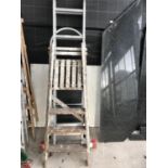 THREE SETS OF STEP LADDERS TO INCLUDE A THREE RUNG WOODEN LADDER AND TWO FURTHER ALIMINIUM LADDERS