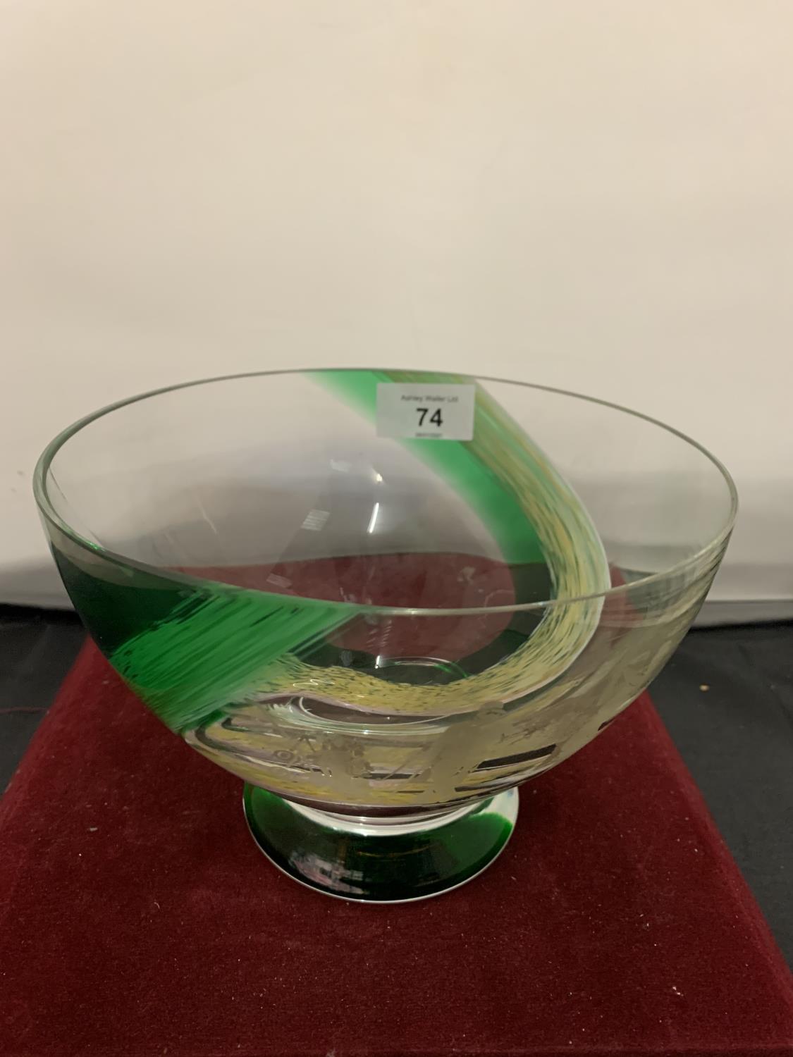 A GREEN GLASS BOWL DEPICTING A GOLF MATCH
