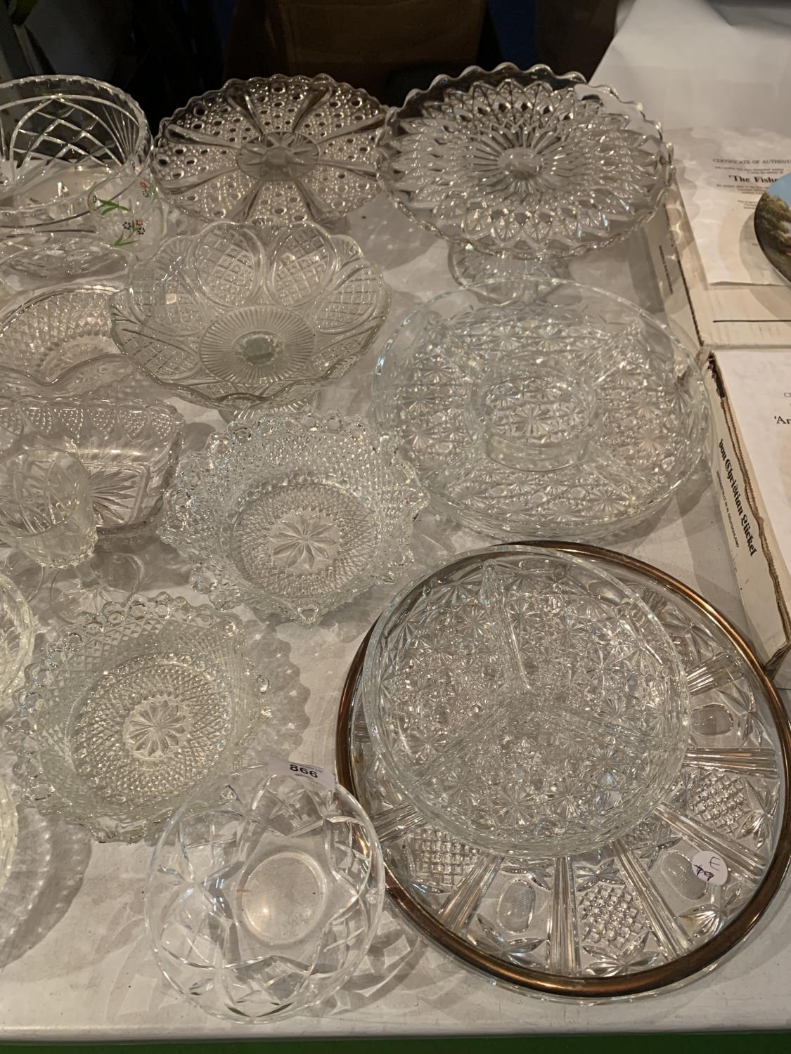 A LARGE COLLECTION OF CUT GLASS ITEMS TO INCLUDE GATEAU DISHES AND BOWLS ETC. - Image 2 of 3