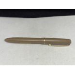 A MABIE TODD BLACKBIRD FOUNTAIN PEN WITH 14 CARAT GOLD NIB