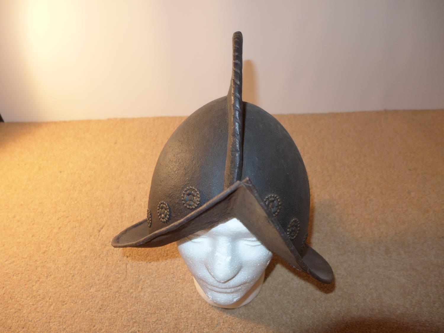 A MORION HELMET WITH BRASS DECORATION, LENGTH 38CM, HEIGHT 28CM, WITH PLUME SOCKET - Image 2 of 5