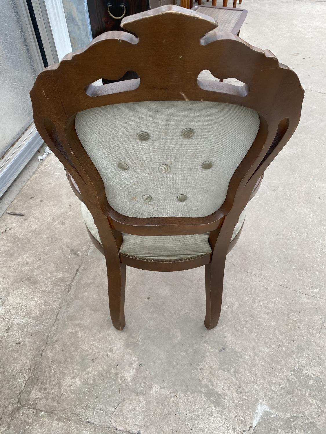 A MODERN CONTINENTAL STYLE OPEN ARMCHAIR WITH BUTTON-BACK - Image 6 of 6