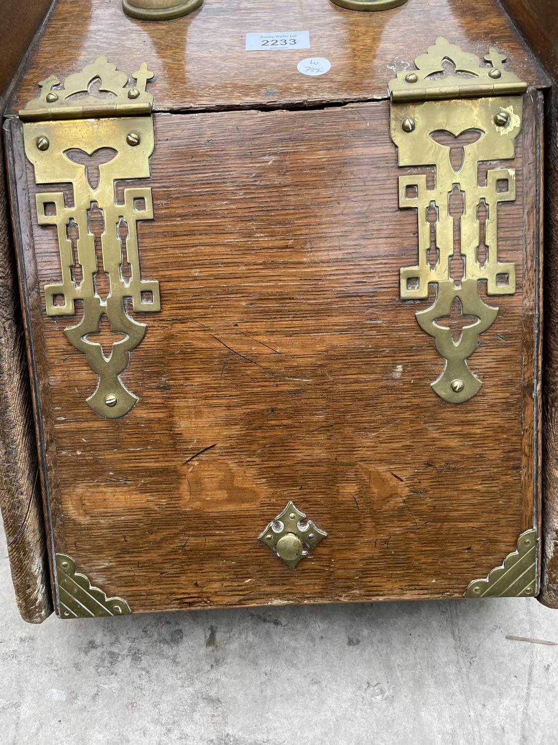 A VICTORIAN OAK PERDONIUM WITH ELABORATE BRASS FITTINGS - Image 3 of 5