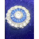 A BLUE DAISY FLOWER SOLITAIRE DRESS RING SIZE K WEIGHT 6.92 GRAMS