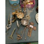 AN ASSORTMENT OF METAL WARE TO INCLUDE A SET OF NUTCRACKERS AND TWO BELLS ETC