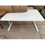 A MODERN L SHAPED OFFICE DESK/TABLE