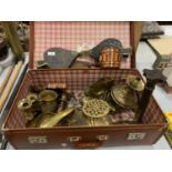 A VINTAGE SUITCASE AND THE CONTENTS OF A LARGE SELECTION OF BRASSWARE