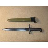 A MODERN U.S.A. M1 BAYONET, 25CM BLADE AND GREEN PAINTED SCABBARD