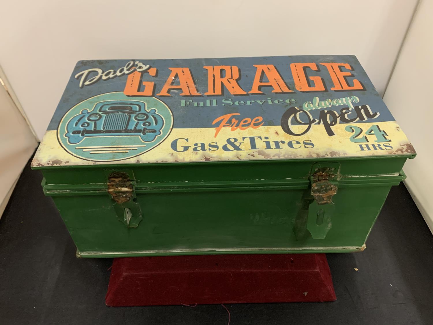 A VINTAGE STYLE ' DAD'S GARAGE ...' HINGE LIDDED TIN