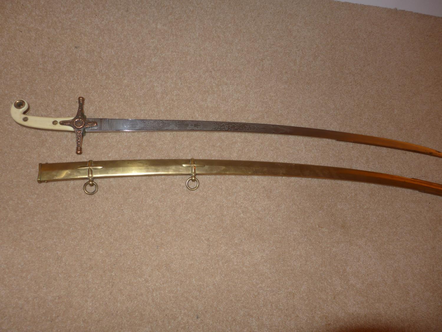 A MODERN MAMELUKE SWORD, 84CM, CURVED BLADE