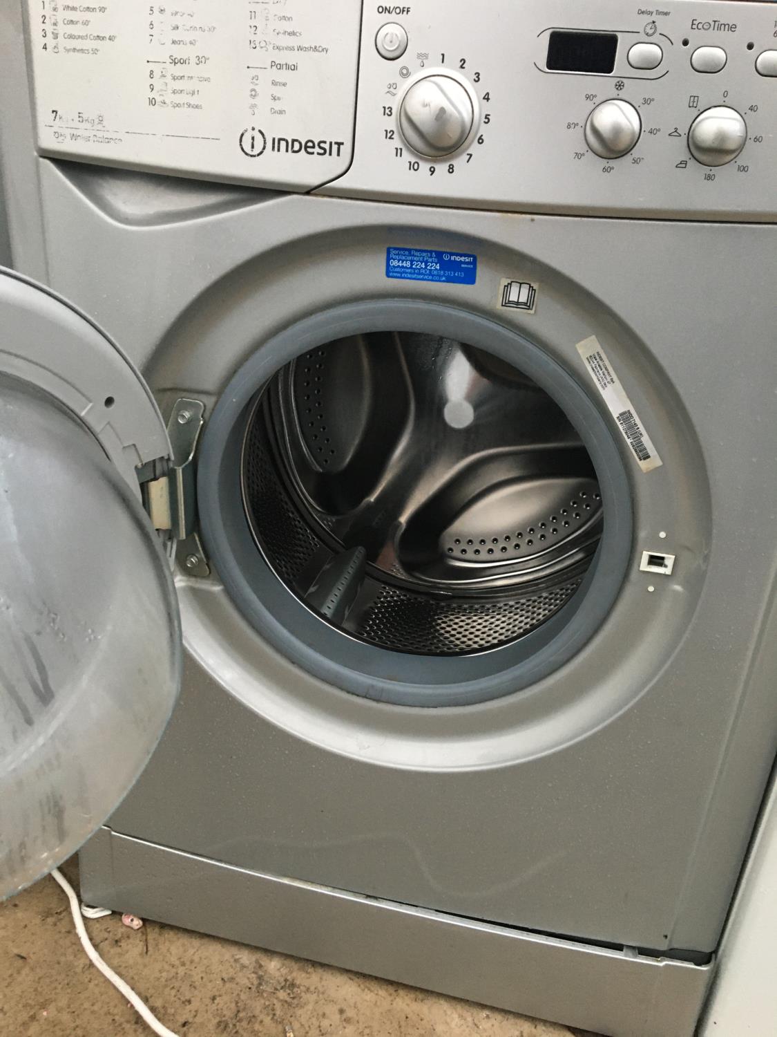 AN INDESIT IWDD71435 WASHING MACHINE BELIEVED WORKING ORDER BUT NO WARRENTY - Image 2 of 2