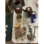 AN ASSORTMENT OF STONEWARE AND CERAMIC ITEMS TO INCLUDE A ROYAL DOULTON TEAPOT ETC