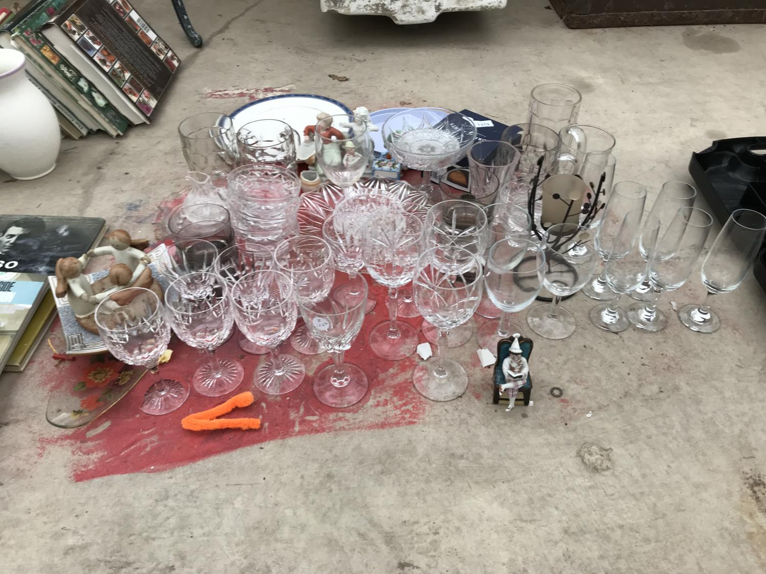 A LARGE ASSORTMENT OF GLASS WARE TO INCLUDE WINE GLASSES AND DISHES ETC