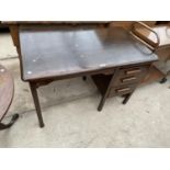 AN OAK 'ABBESS' SINGLE PEDESTAL DESK, 42" WIDE