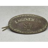 A SOUTHERN RAILWAYS CAP BADGE 'ENGINEMAN S.R.'