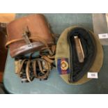 A BRITISH ARMY BERET, VINTAGE PENKNIFE AND A PAIR OF BINOCULARS