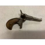 A VINTAGE BLANK FIRING PISTOL (L: 11CM)