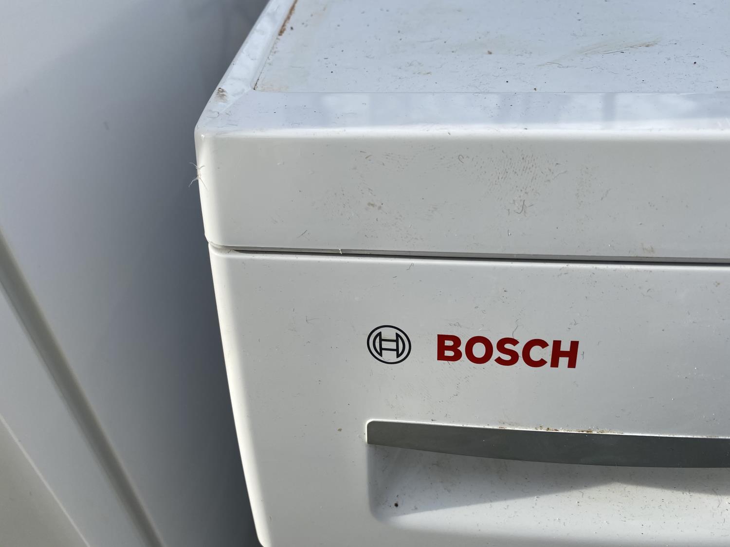 A WHITE BOSCH WASHING MACHINE BELIEVED IN WORKING ORDER BUT NO WARRANTY - Image 2 of 5