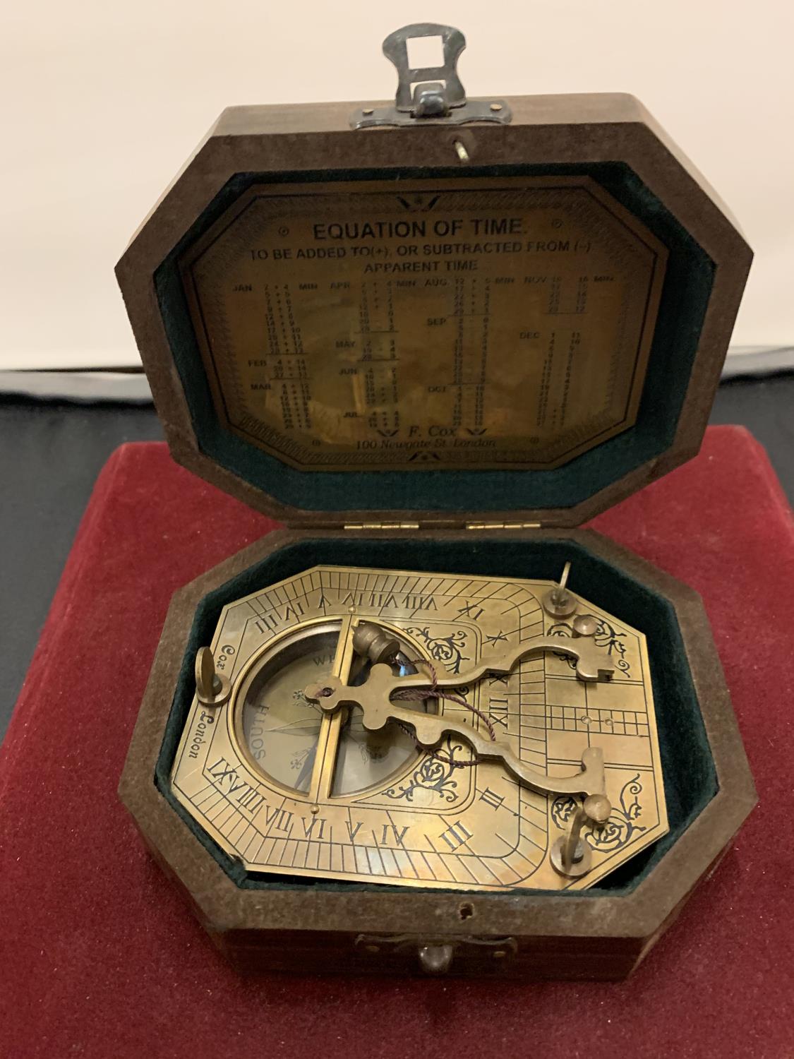 A BOXED BRASS SUNDIAL COMPASS 'COX OF LONDON' - Image 2 of 4