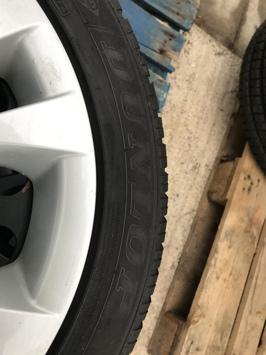 A SET OF FOUR BMW RIMS WITH 225/40 R17 DUNLOP TYRES - Image 3 of 4