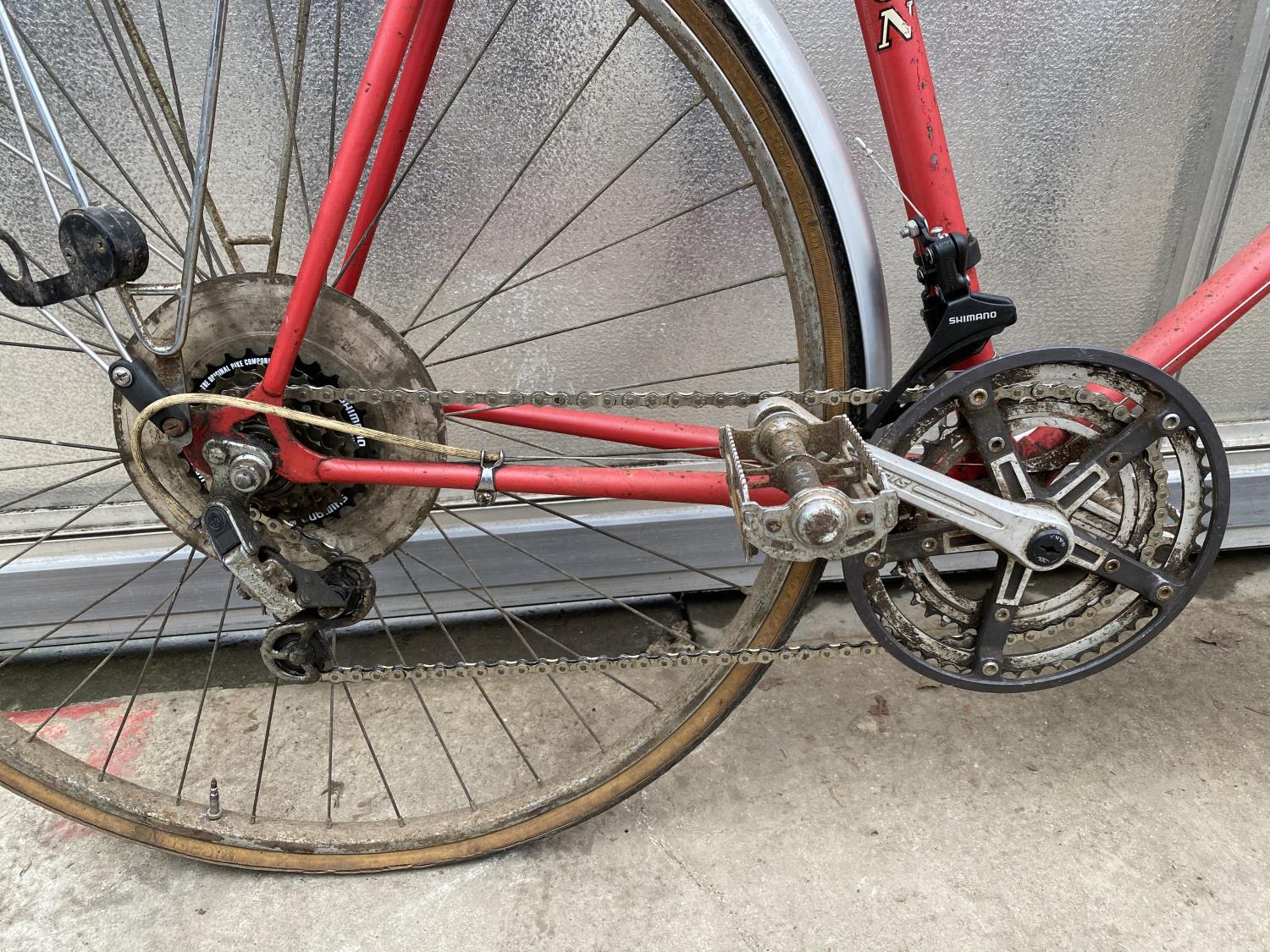 A VINTAGE HENRY BURTON ROAD RACING BIKE WITH 12 GEARS - Image 3 of 5