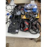 AN ASSORTMENT OF COMPOUTER ITEMS TO INCLUDE KEYBOARDS, HEADPHONES AND MICE ETC