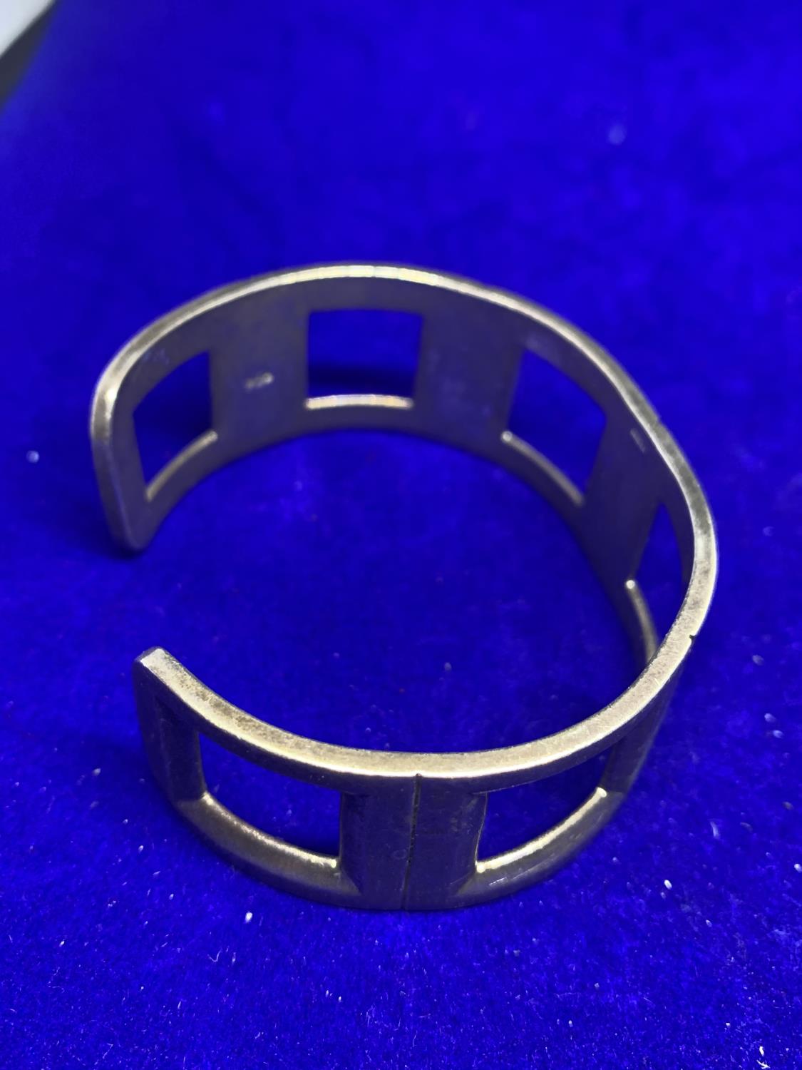 TWO HEAVY SILVER BRACELETS MARKED 925 TO INCLUDE A BANGLE AND A CELTIC STYLE - Image 2 of 3