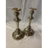 A LARGE PAIR OF ORNATE SILVER PLATED CANDLESTICKS - HEIGHT 33CMS