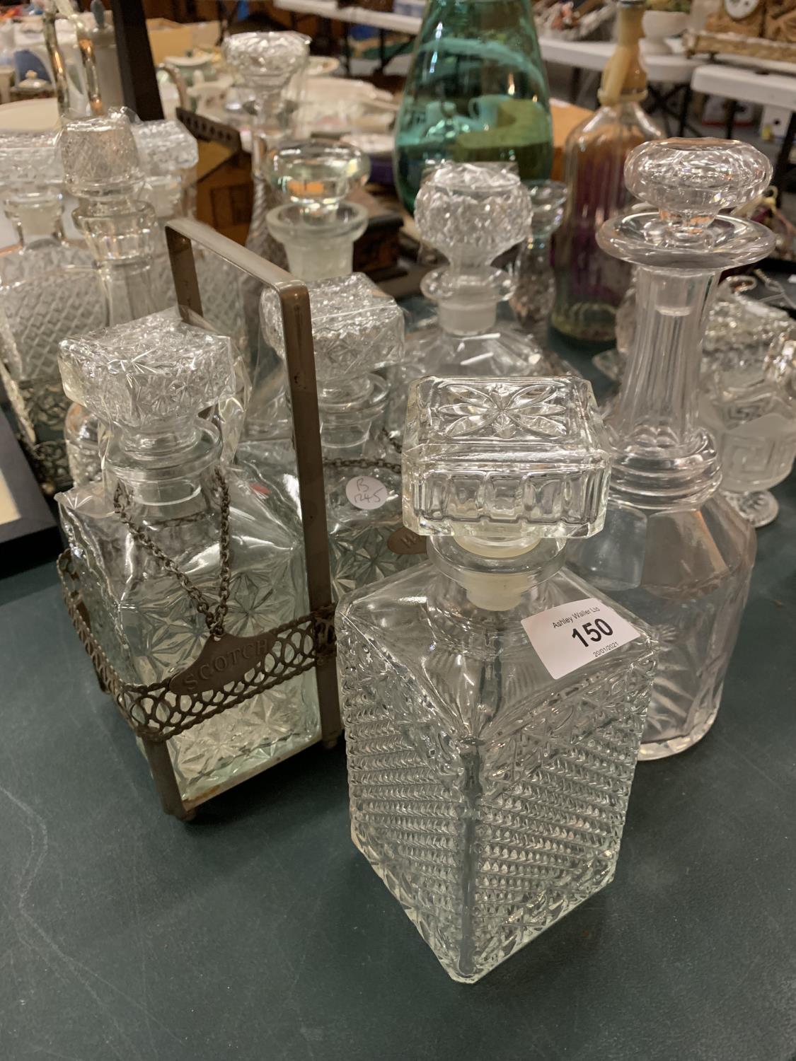 A LARGE COLLECTION OF VARIOUS GLASS DECANTERS TO INCLUDE TWO STANDS AND TWO SPIRIT LABELS - Image 2 of 4