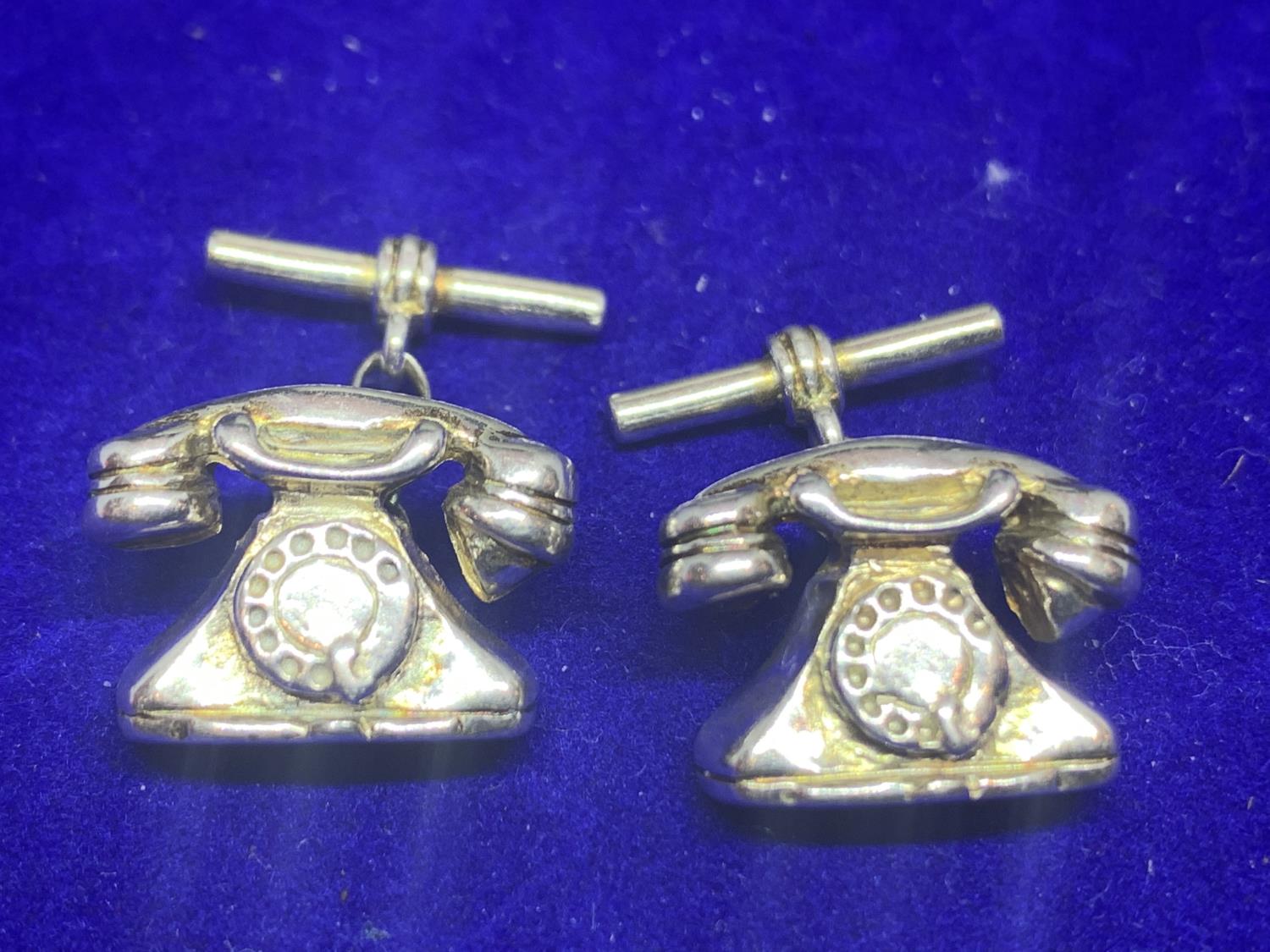 A PAIR OF HALLMARKED SILVER TELEPHONE STYLE CUFF LINKS IN A PRESENTATION BOX - Image 2 of 3