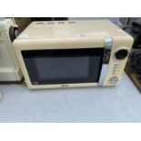A CREAM AKAI MICROWAVE OVEN BELIEVED IN WORKING ORDER BUT NO WARRANTY