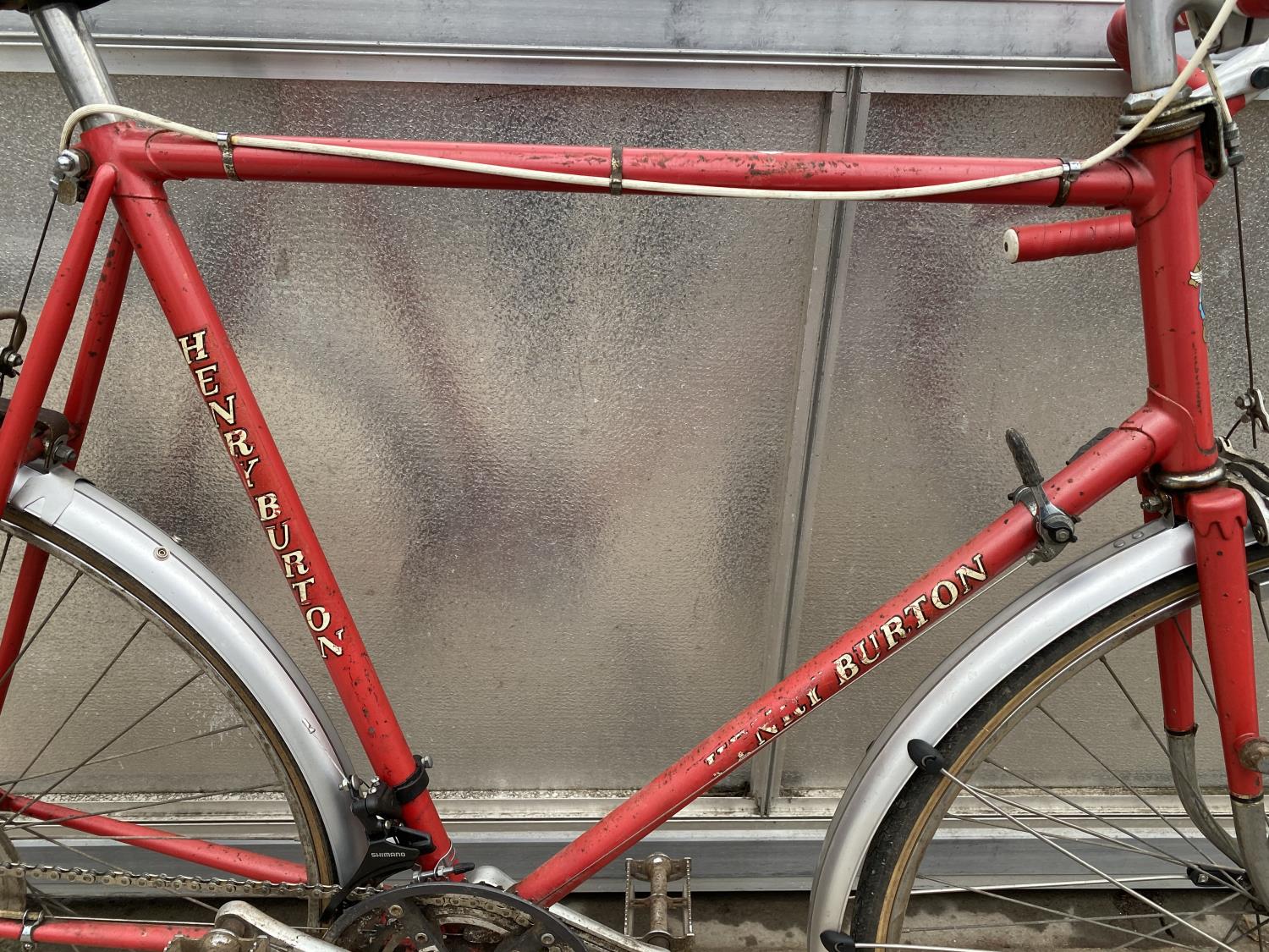 A VINTAGE HENRY BURTON ROAD RACING BIKE WITH 12 GEARS - Image 2 of 5