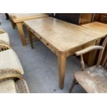 A MODERN PINE KITCHEN TABLE WITH TWO SMALL DRAWERS, ON TAPERED LEGS, 64x30"