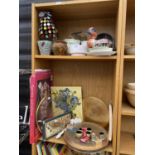 AN ASSORTMENT OF ITEMS TO INCLUDE CERAMIC WARE, KITCHEN ITEMS AND DECORATIVE PIECES ETC