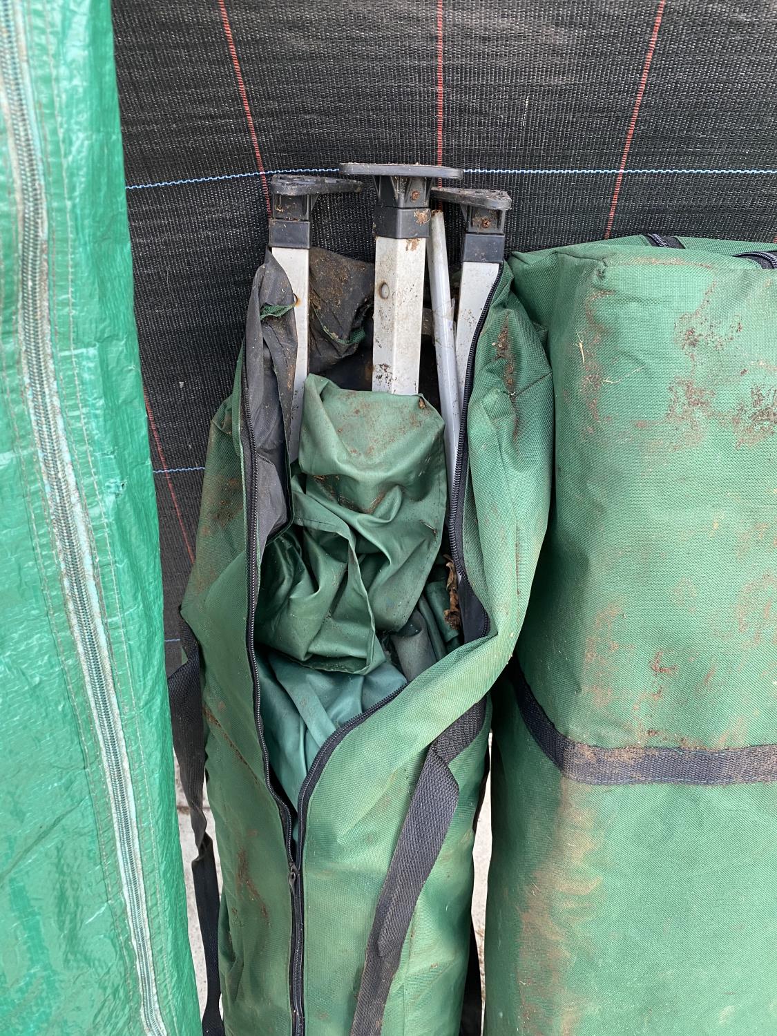 TWO FOLD OUT GAZEBOS AND A WASHING LINE - Image 2 of 3