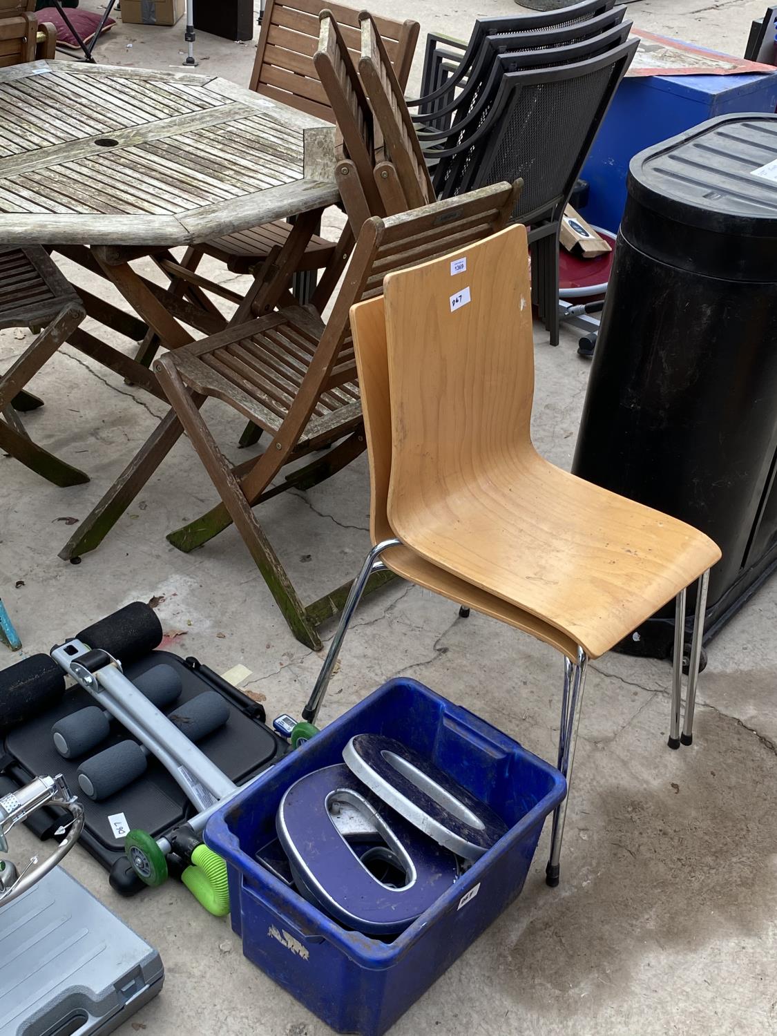 TWO STACKABLE KITCHEN CHAIRS, AN EXERCISE MACHINE AND AN ASSORTMENT OF LARGE LETTERS